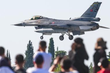 Alper Gezeravcı F-16 ile nefesleri kesti
