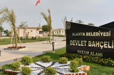Alanya’da Devlet Bahçeli’ye büyük saygısızlık