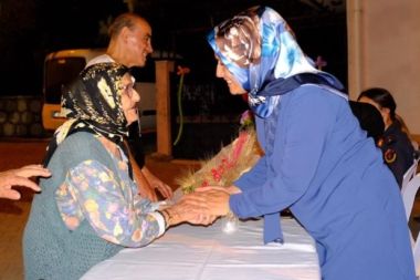 İbradı’nın topuklu efesi, Başkan Sekmen vatandaşlarla buluşuyor