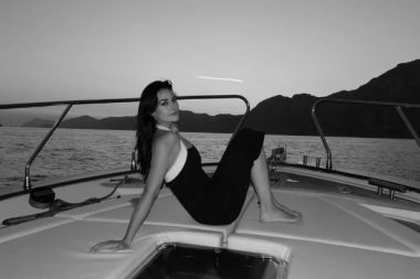 Oyuncu Esra Bilgiç ve sevgilisi Faruk Sabancı’nın aşk pozları