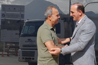Döşemealtı’da çöp kamyonu polemiği
