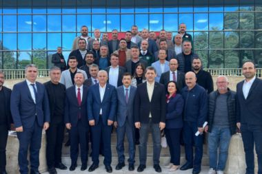 Aksu’da AK Parti’den mahalle muhtarlarıyla toplantı