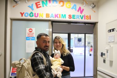 Antalya'da 570 gram doğan “Asena Hatice” bebek evine kavuştu