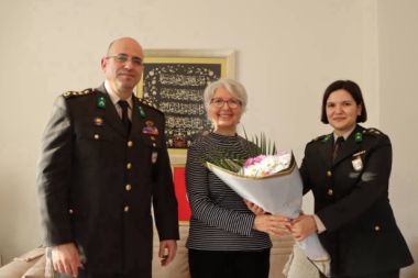 Emekli öğretmenden Mehmetçiklere çorap, atkı, eldiven