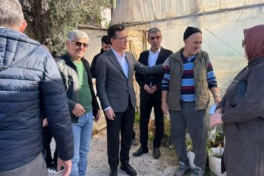 Milletvekili Uslu’dan doludan zarar gören çiftçilere ziyaret