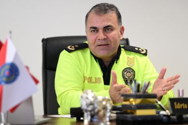 Enkazdan ailesini kurtaran Emniyet Müdürü: trafikte canlar ölmesin