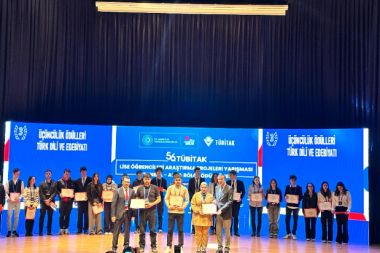 Lise öğrencilerinden büyük başarı