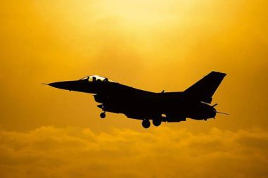 Filipinler'de kaybolan uçağın enkazı ve 2 pilotun cesedi bulundu