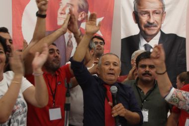 CHP Serik’te Şeref düştü
