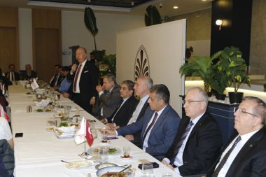 DÖSİAD Geleneksel İftar Yemeğine katılım yoğun oldu