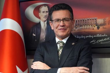 Atay Uslu Yerel Yönetimler Başkan Yardımcısı oldu