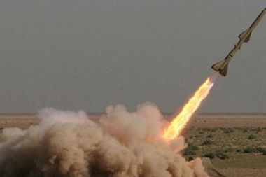 Husiler, Tel Aviv'de askeri hedefi balistik füzeyle bombaladı