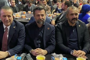 MHP’nin iftarında eller semaya açıldı