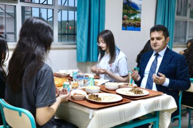 Müdür Kaygusuz iftarda öğrenciler ile bir araya geldi