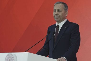 Bakan Yerlikaya'dan aşırı hız uyarısı