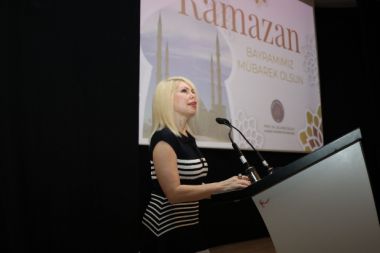 Özkan bayramlaşma töreninde gözyaşlarına hakim olamadı
