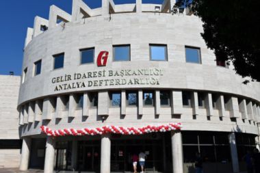 Defterdarlık sahaya indi, AVM’de stant açtı