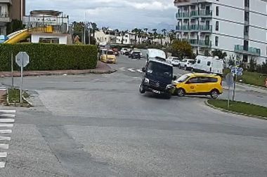 Antalya’daki kazada turistler ölümden döndü