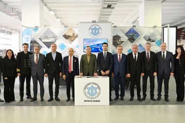 Dünya yat sektörü Antalya'da bir araya geldi