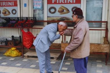 Başkan Gülen’den esnafına ziyaret