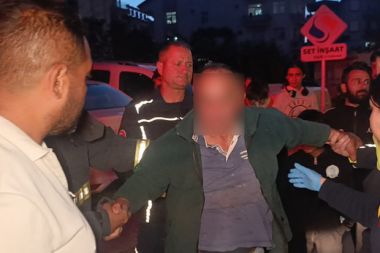 Kanser tedavisi gören sürücü 3,35 promil alkolle kaza yaptı