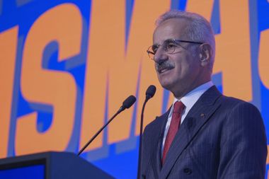 Bakan Uraloğlu’ndan sosyal medyada yaş sınırlamasıyla ilgili açıklama