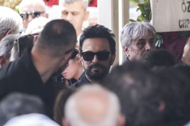 Tarkan'ın annesi son yolculuğuna uğurlandı