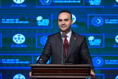 Bakan Kacır’dan Türkiye'ye yönelik yatırım mesajı