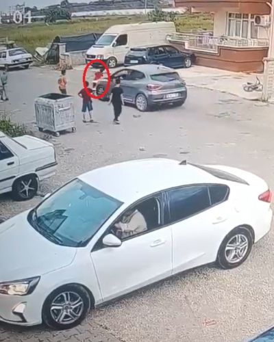 Otomobilin çarptığı 7 yaşındaki çocuk ağır yaralandı