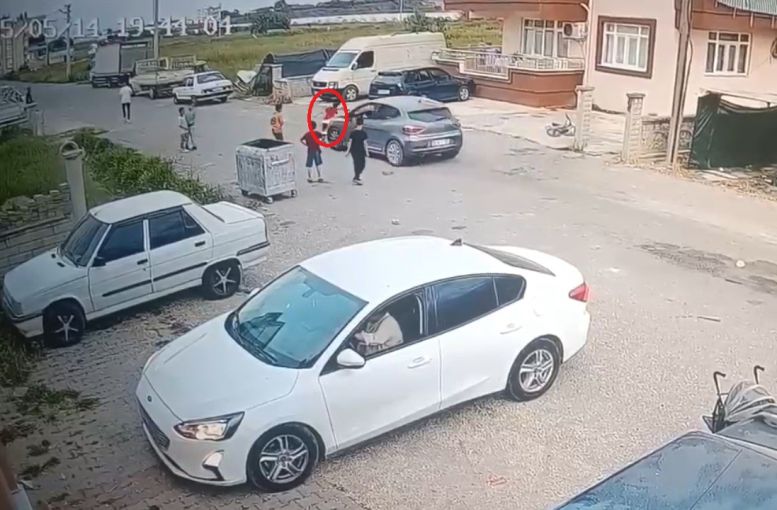 Otomobilin çarptığı 7 yaşındaki çocuk ağır yaralandı
