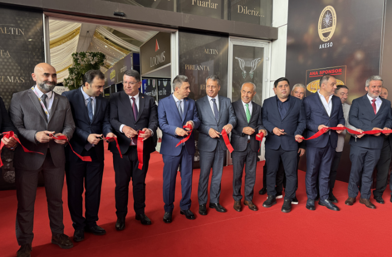 Antalya'da mücevher fuarı ziyaretçilere kapılarını açtı