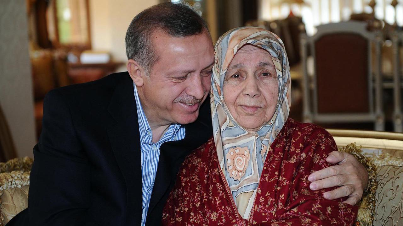 Cumhurbaşkanı Erdoğan’dan ‘Anneler Günü’ paylaşımı