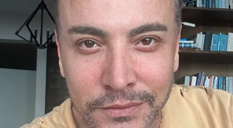 Şarkıcı Cenk Eren'in saati sahte çıktı