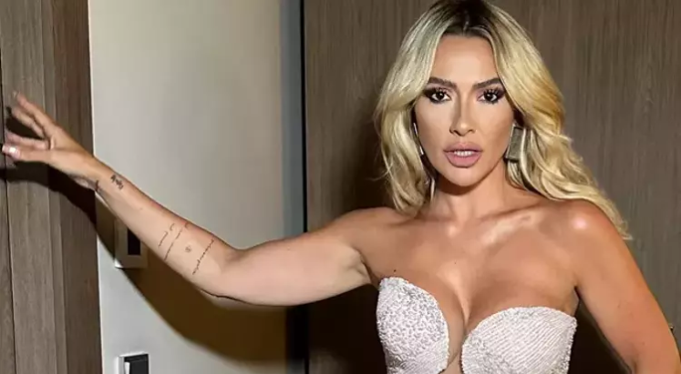Hadise gözyaşları içerisinde paylaşım