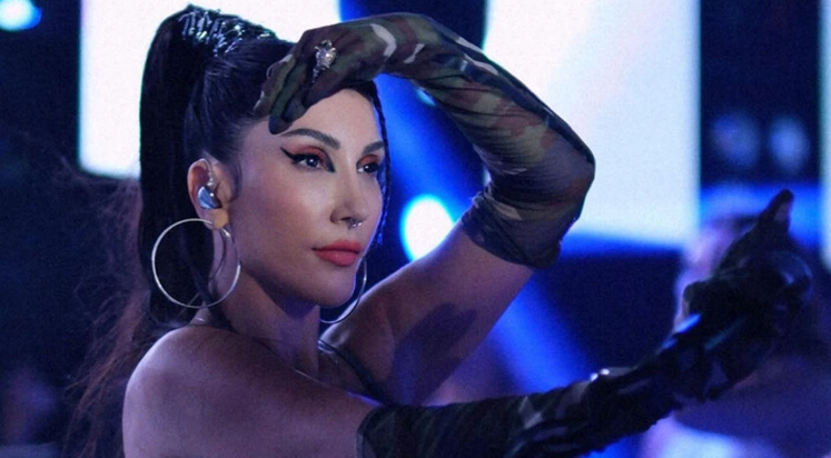 Şarkıcı Hande Yener hayranlarına 'Evlenmeyin' çağrısında bulundu