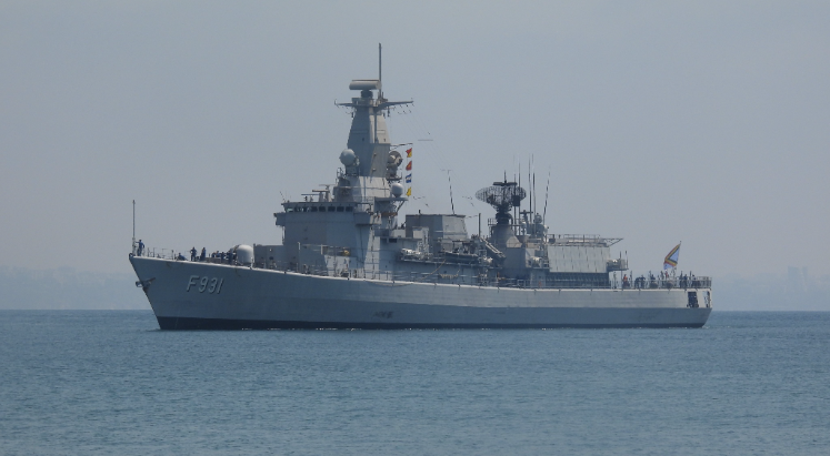 Belçika fırkateyni Antalya limanında