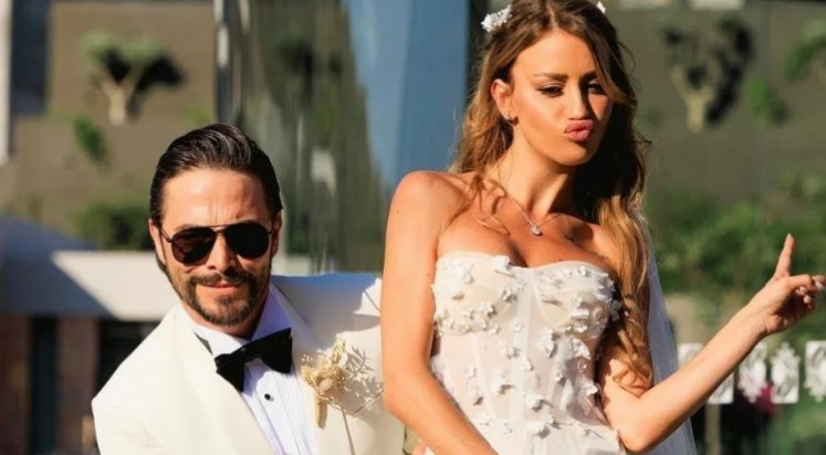 Oyuncu Ahmet Kural'dan romantik evlilik yıl dönümü mesajı