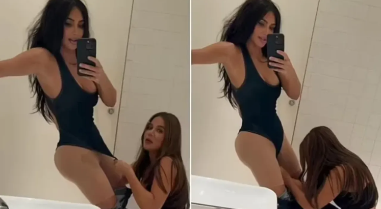 Kim Kardashian, çıtçıtlı body giyerken yardım aldı