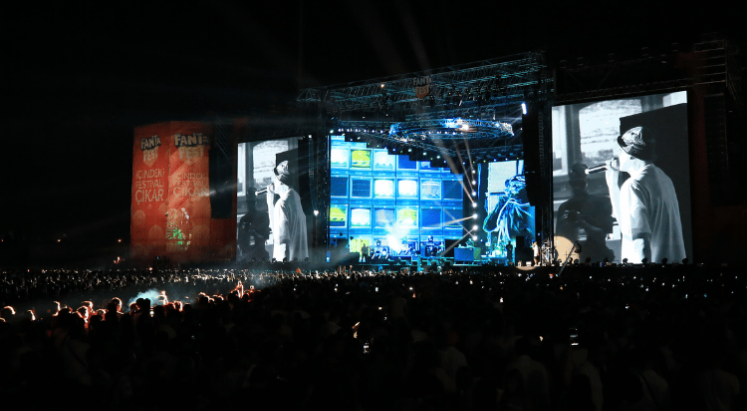 Tarkan ve Ceza, Antalya'da sahne aldı