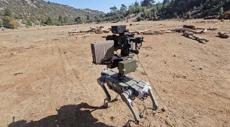 Türk savunma sanayisi silahlı robot köpekleri göreve hazırlıyor