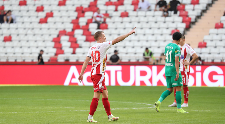 Larsson kariyer sezonunu oynuyor