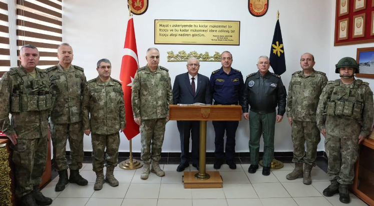 Bakan Güler, 2'nci Zırhlı Tugay Komutanlığını ziyaret etti