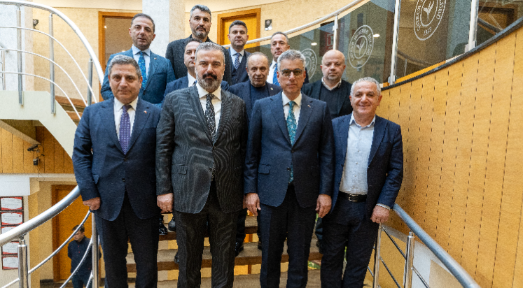 Sağlık Bakanı Kemal Memişoğlu'ndan Çaykur Rizespor Kulübüne ziyaret