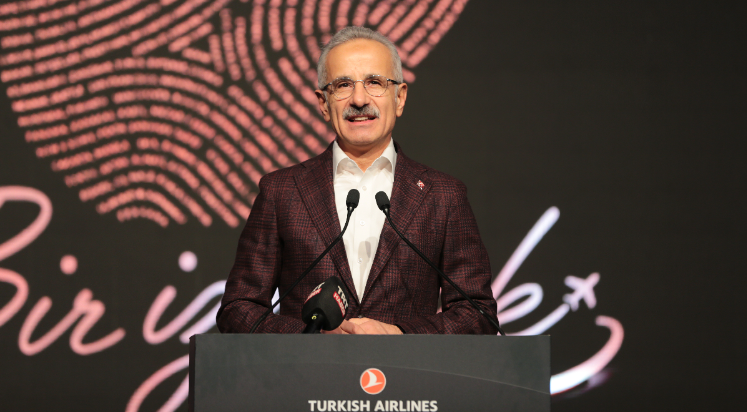Bakan Uraloğlu'ndan THY'ye övgü