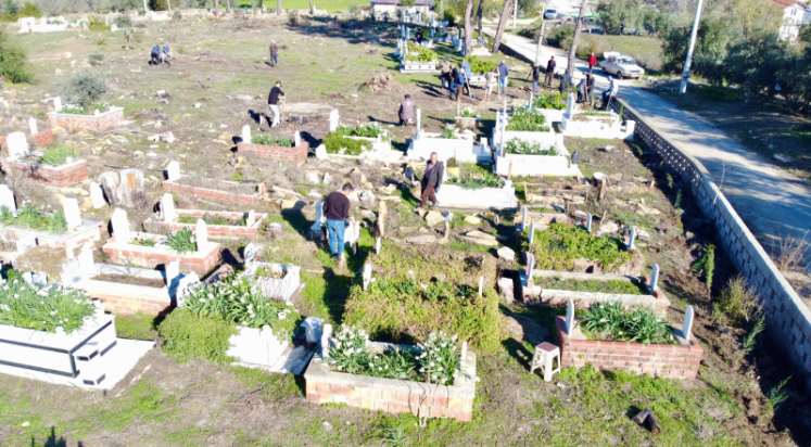 Manavgat mezarlığının ağaçları yeniden yeşerecek