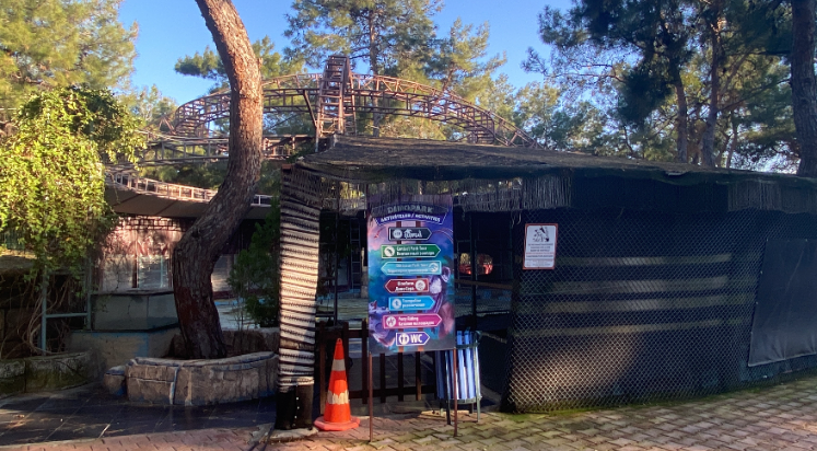 Kemer’de eğlence parkında tuvalet mescit oldu iddiası