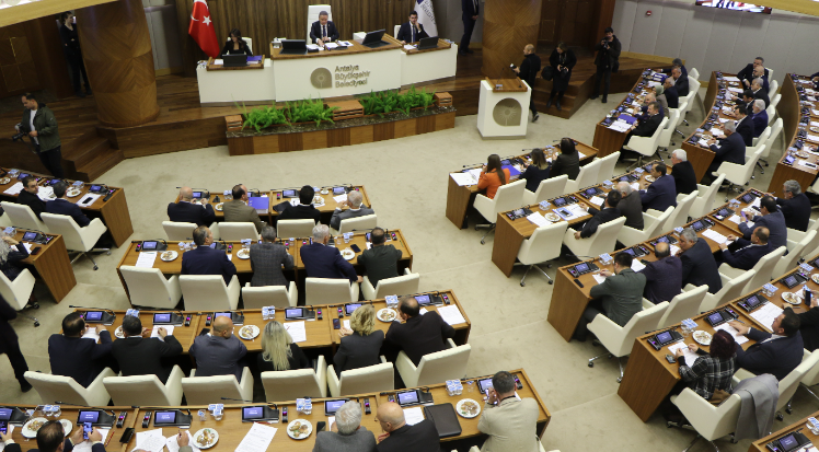 Büyükşehir’de yol tartışması