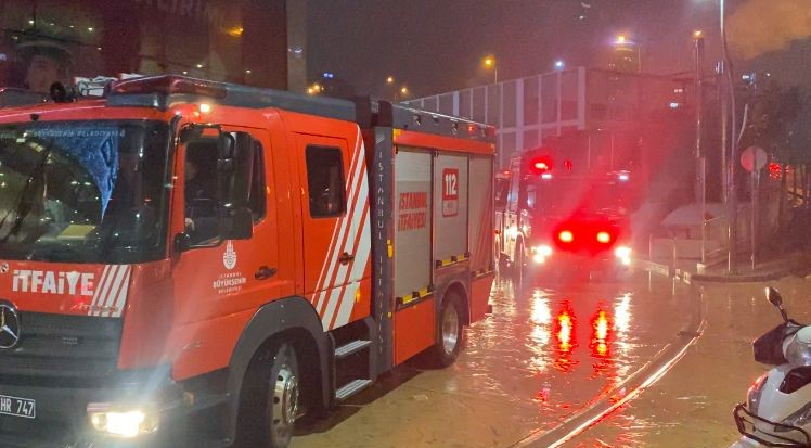 AVM’de yangın paniği