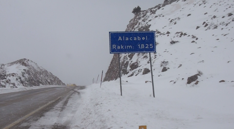 Alacabel'de kar yağışı etkili oldu
