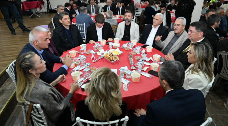 Bakan Ersoy baba ocağı İbradı’da iftar verdi